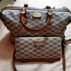 Michael Kors Grayson Natural MK Signature LG Convertible Satchel Bag 38T8XGYS3V